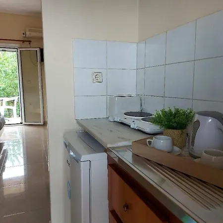 Antonio 3* اليكاناس